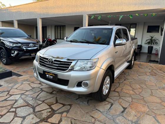 TOYOTA HILUX 2.7 SRV 4X4 CD 16V FLEX 4P AUTOMÁTICO TOYOTA HILUX 2.7 SRV 4X4 CD 16V FLEX 4P AUTOMÁTICO